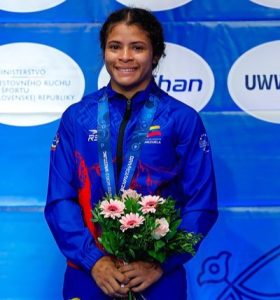 Alexa Álvarez se cuelga la medalla de plata en el Mundial sub-20 de Lucha