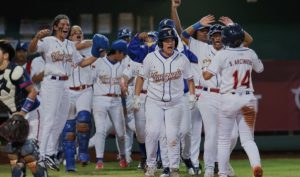Venezuela divide en la doble tanda y queda a un triunfo del Mundial