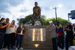 Plaza y Monumento para Luis Aparicio en su natal Maracaibo